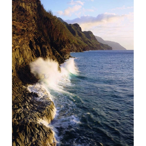 Hawaii, Kauai Waves on the Na Pali Coast
